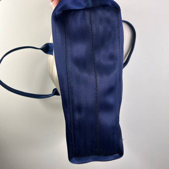 Harveys seatbelt tote bag in a two-tone design - Picture 6 of 9